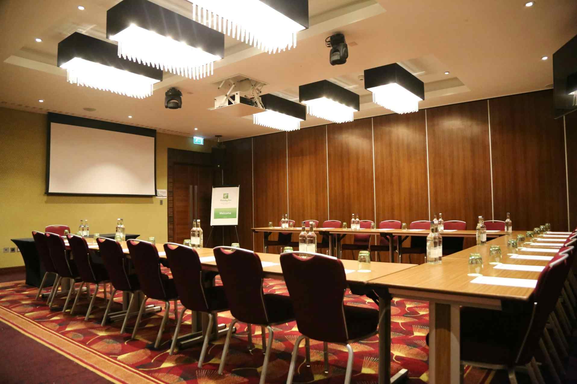 Hire BALMORAL 1, Holiday Inn London Kensington High Street • HeadBox